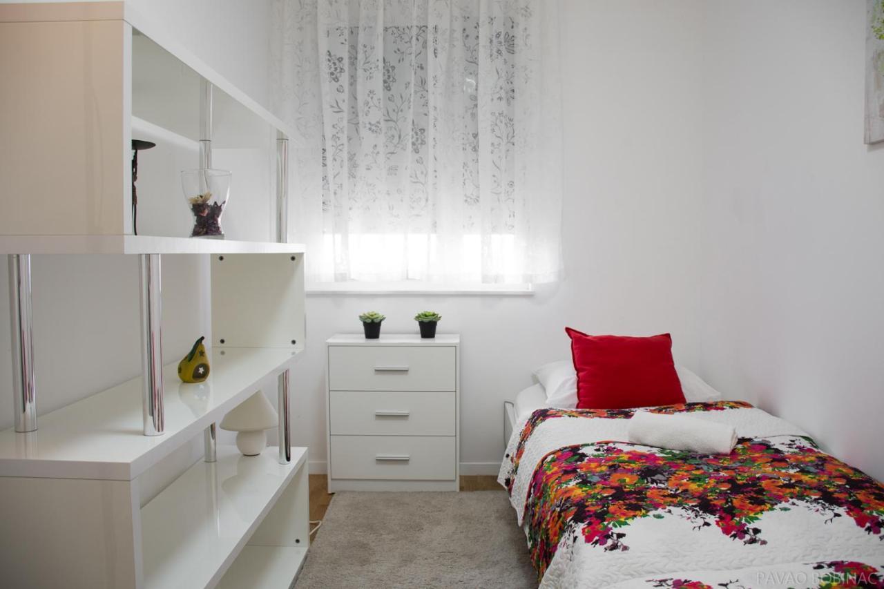 West Residence Luxury Apartment- Parking In Garage 자그레브 외부 사진