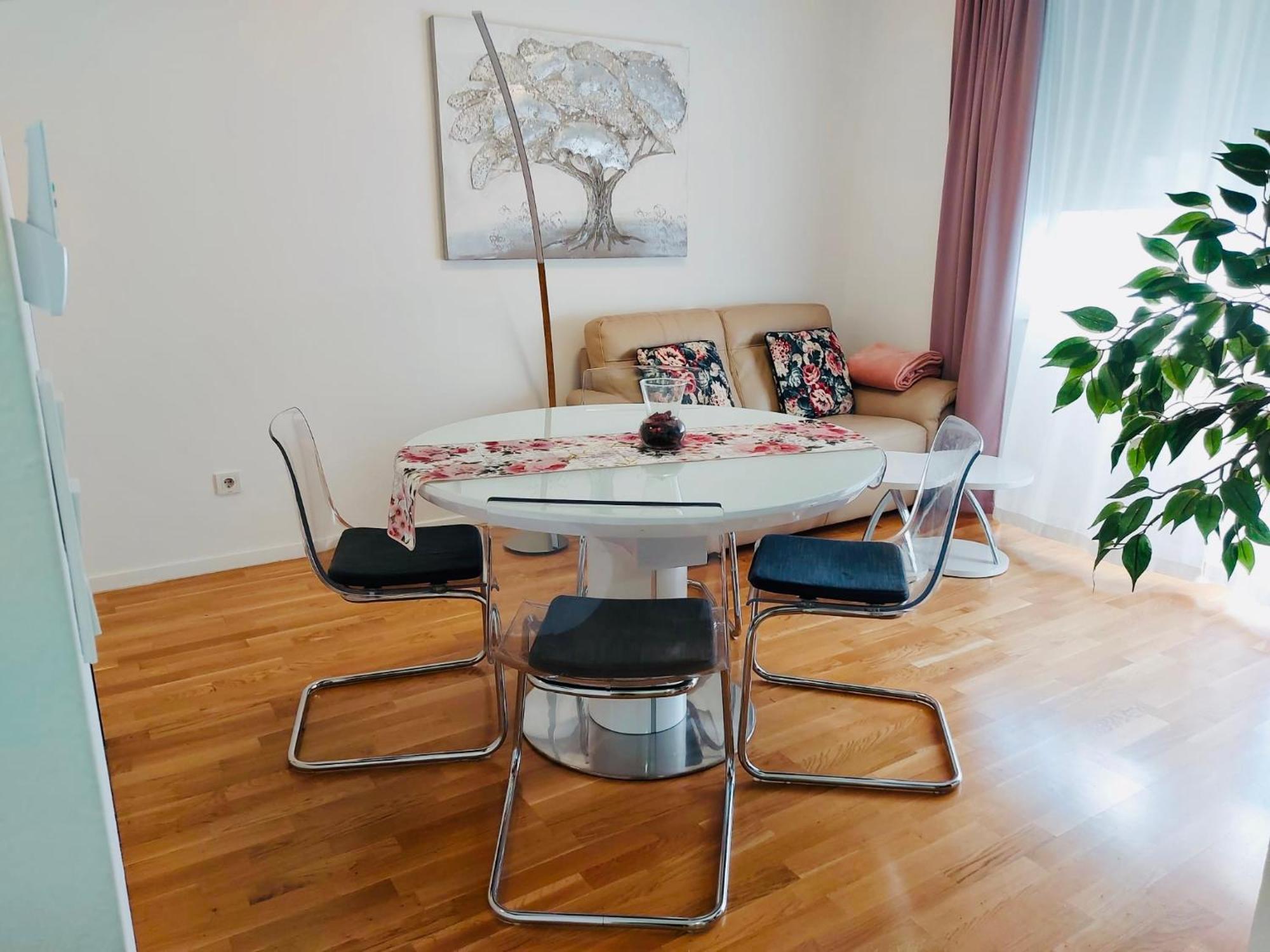 West Residence Luxury Apartment- Parking In Garage 자그레브 외부 사진